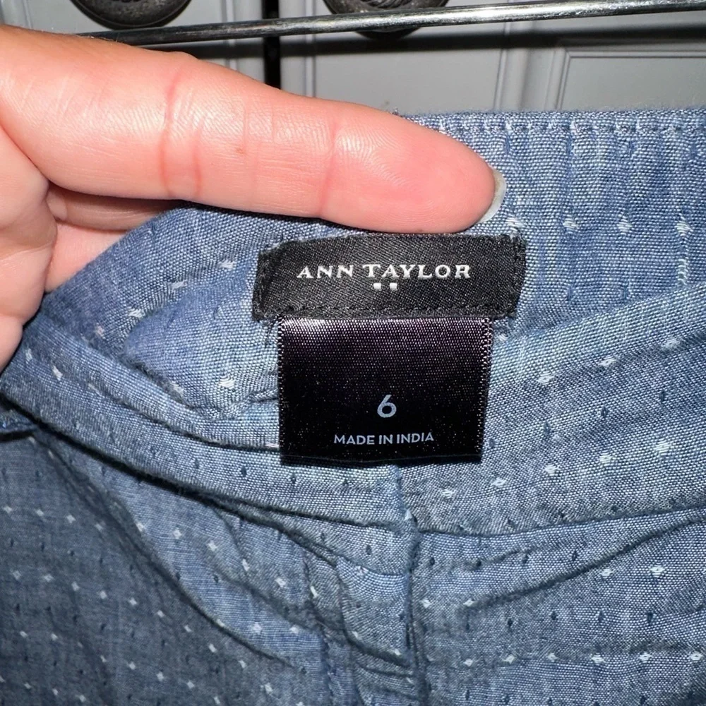 Ann Taylor Factory Blue Chambray Dotted shorts size 6